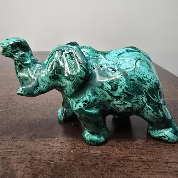 Malachite Crystal Elephant - Picture 1 of 15